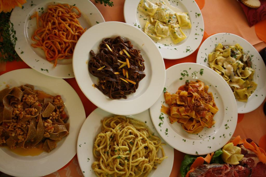 Hotel Ristorante Il Pino Chiusi Eksteriør bilde