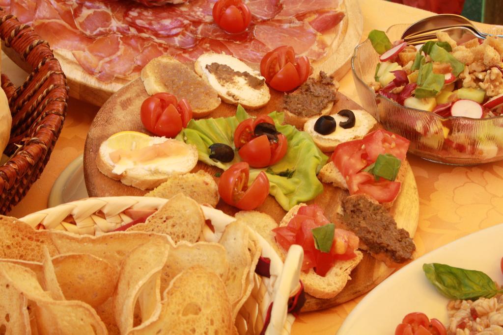 Hotel Ristorante Il Pino Chiusi Eksteriør bilde