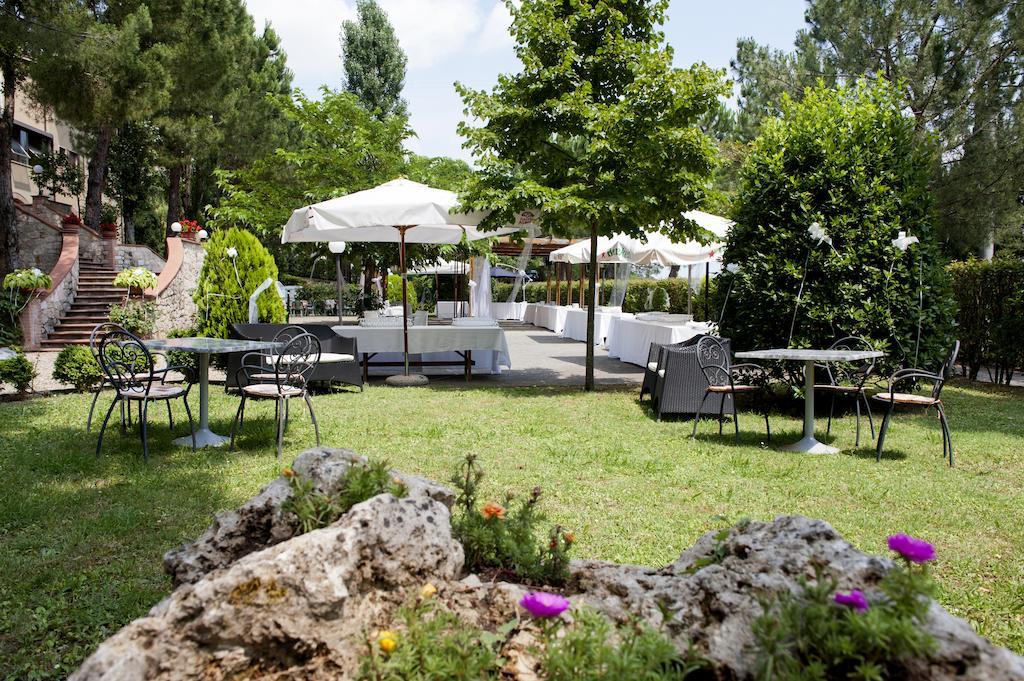 Hotel Ristorante Il Pino Chiusi Eksteriør bilde
