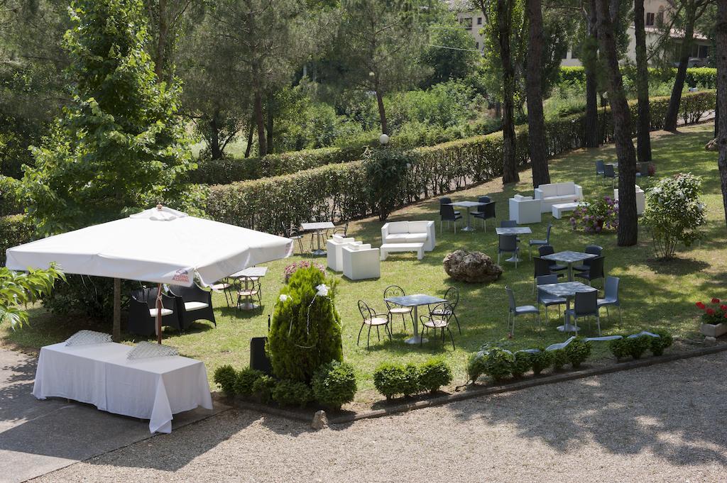 Hotel Ristorante Il Pino Chiusi Eksteriør bilde
